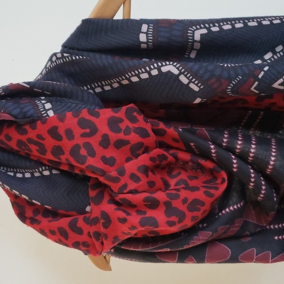 ZARA Printed Blanket Scarf 54" x 80" - Picture 4 of 9